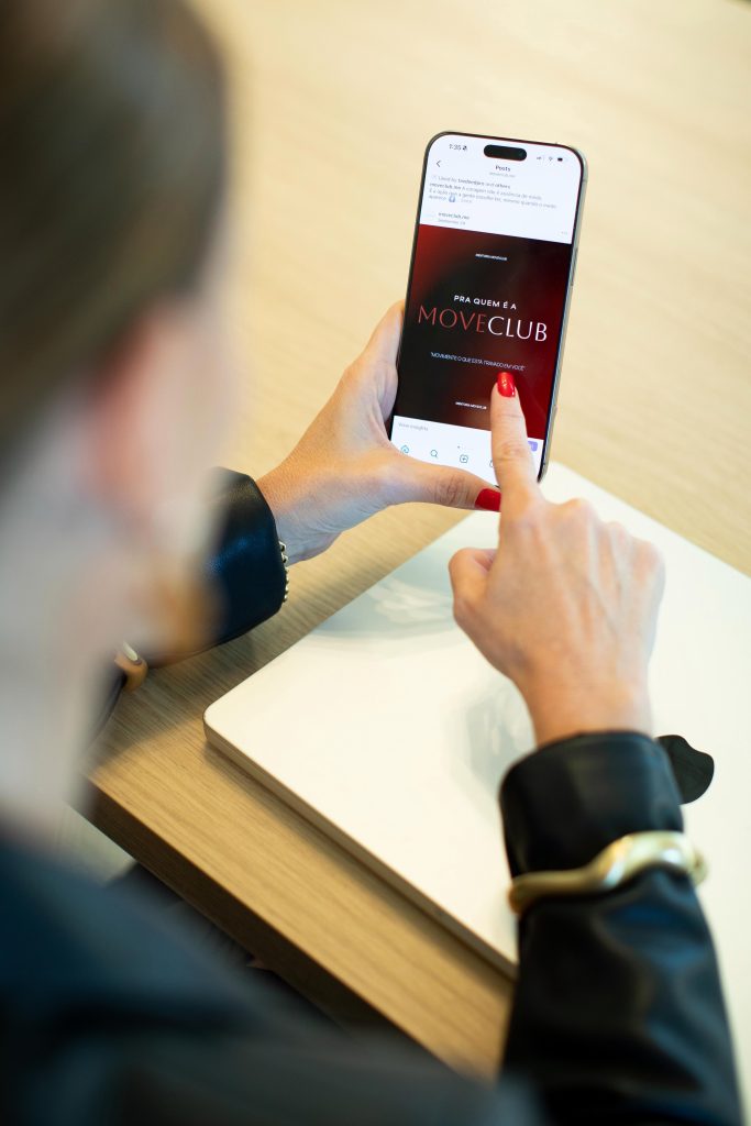 Mentoras Camila e Marília sorrindo juntas